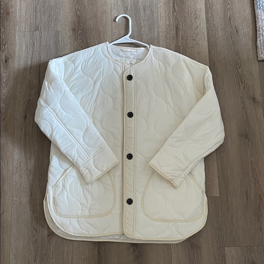 Abercrombie & Fitch Cream Puffer Jacket lightly worn